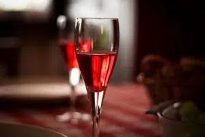 Les incontournables cocktails au champagne pour une fête chic et raffiné