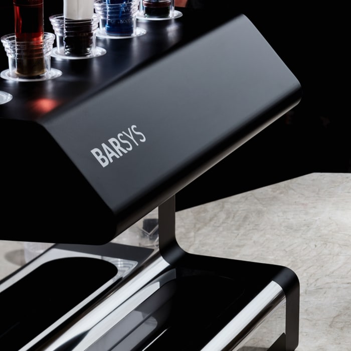 Barsys 2.0, le nouveau robot-barman qui prépare des cocktails avec l’IA