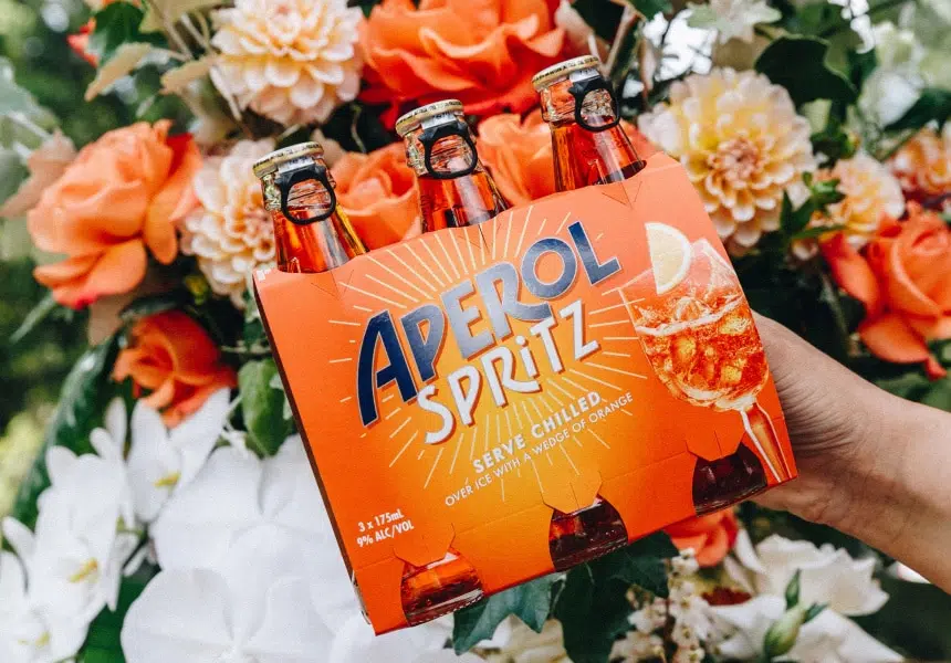 Aperol Spritz Dans Des Bouteilles Au Format Prêt À Boire