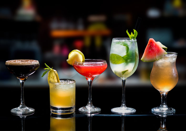 Les verres à cocktail indispensables pour votre bar à domicile