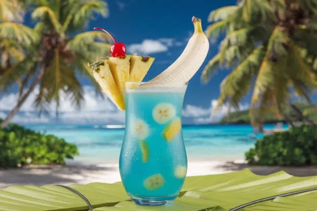 Blue Hawaii à la banane – Un cocktail bleu tropical avec une touche de banane